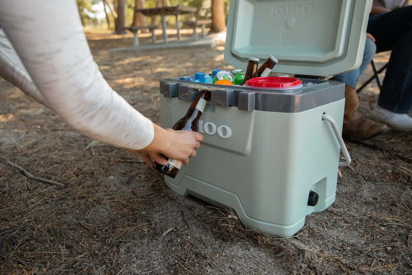 Igloo Overland 25 QT Ice Chest Cooler, Green Igloo Overland 25 QT Ice Chest Cooler,  Overland 25 QT Ice Chest Cooler, Green